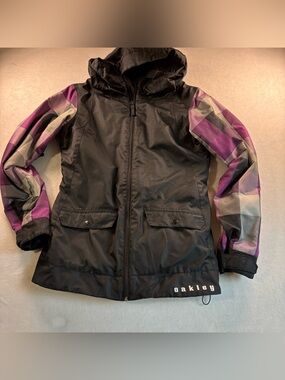 Vintage 2000’s Oakley Black Ski Jacket with Purple Patterned Sleeves
